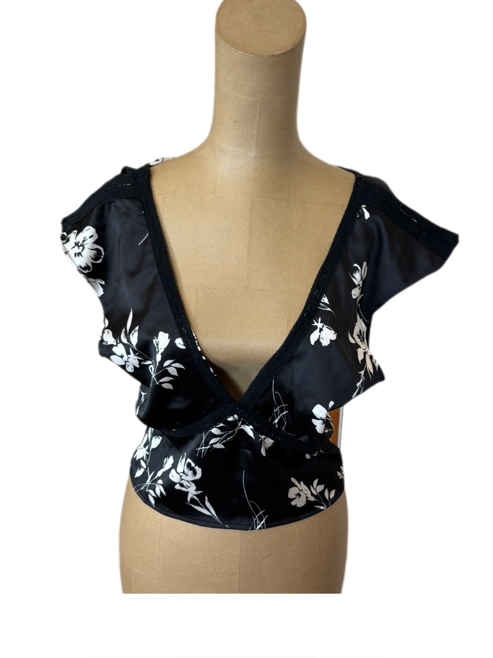 Lulus Divinely Chic Black Floral Print Satin Tie-Back Cap Sleeve Top Size small